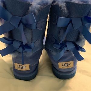 bailey bow Blue Uggs